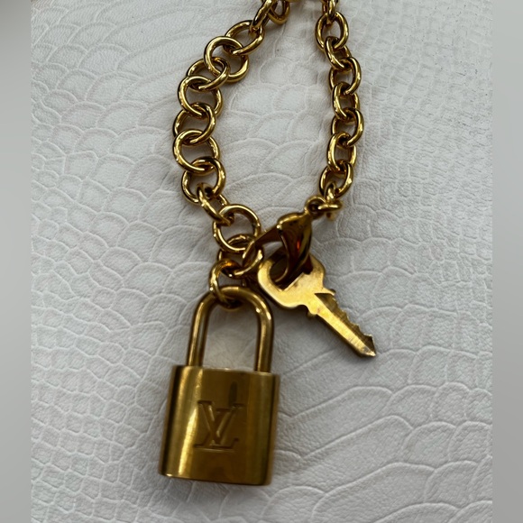 Authentic Louis Vuitton Lock with Unbranded 24k Gold Plating Necklace 303 - Picture 9 of 12